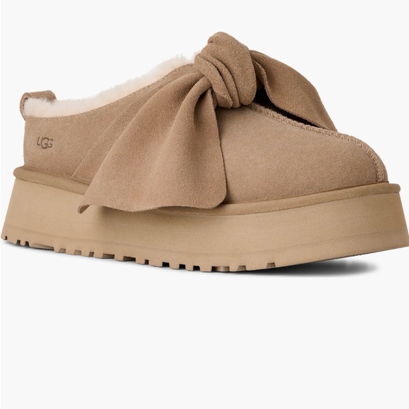 UGG Women's Classic Bow Genuine Shearling Platform Slip On Size 9 - Picture 2 of 6